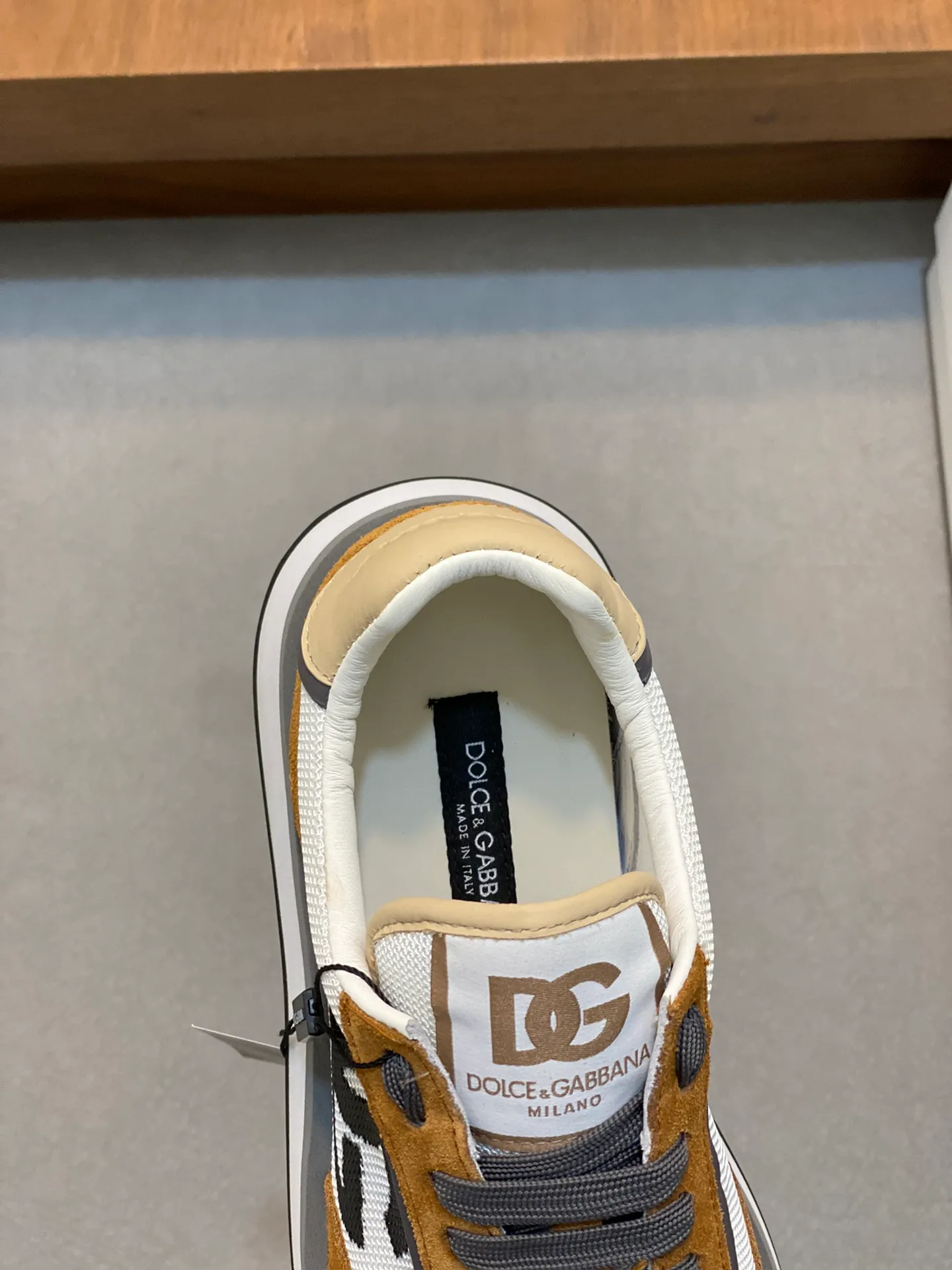 Factory price: 458💰••New products••Dolce&Gabbana••DG✔️High-end men's sports•casual shoes. Original goods from top counters. Original imported cowhide, multi-material splicing design ➕Imported cowhide lining, cowhide feet ➕Original T men's shoes 💰R elastic outsole.  Size: 39-44 (38, 45 customized)